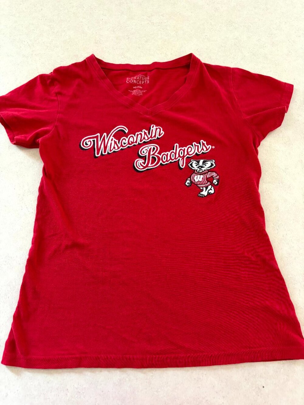 Wisconsin Badgers T-Shirt Red V Neck  Graphic Womens Size Medium Short Sleeve